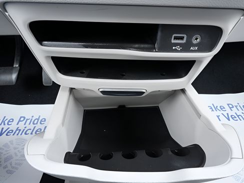 Used 2018 Chrysler Pacifica Touring-L w/ Advanced Safetytec Group FWD image 38