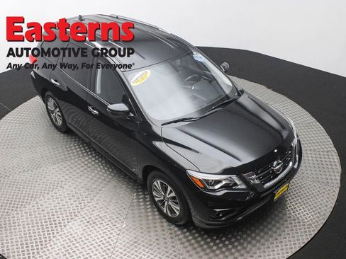 Used 2019 Nissan Pathfinder SV image 3