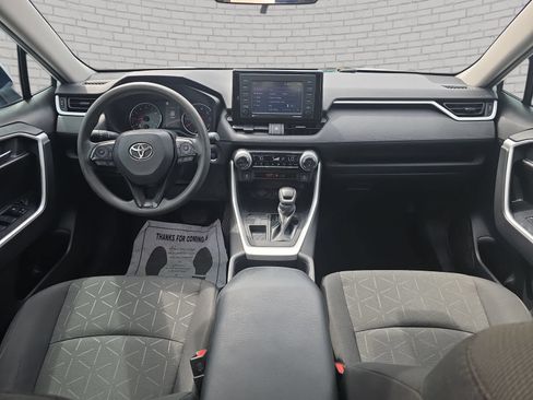 Used 2021 Toyota RAV4 XLE w/ Convenience Package FWD image 10