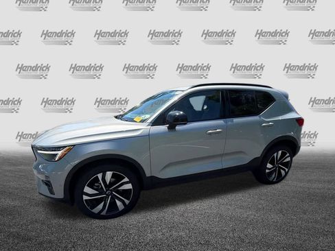 Used 2025 Volvo XC40 B5 Plus AWD/4WD image 8