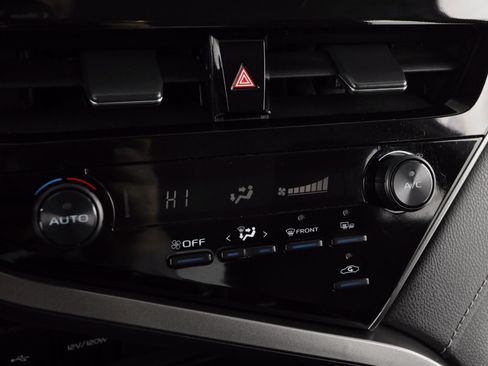 Used 2023 Toyota Camry SE image 21