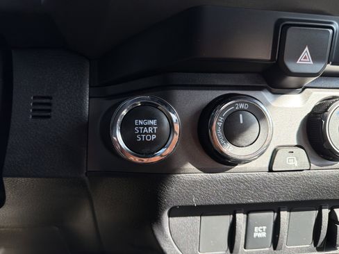 Used 2023 Toyota Tacoma TRD Sport AWD/4WD image 17