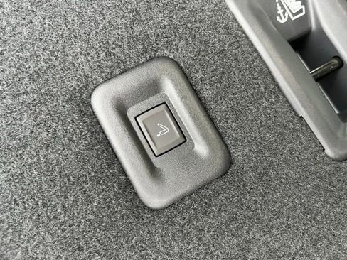 Used 2024 Chevrolet Traverse RS image 20