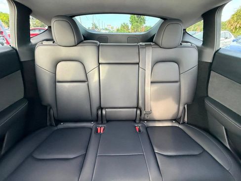 Used 2023 Tesla Model Y Long Range AWD/4WD image 17