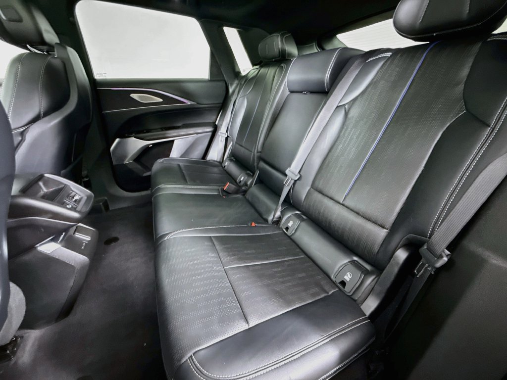 Used 2024 Cadillac Lyriq Sport AWD/4WD image 24