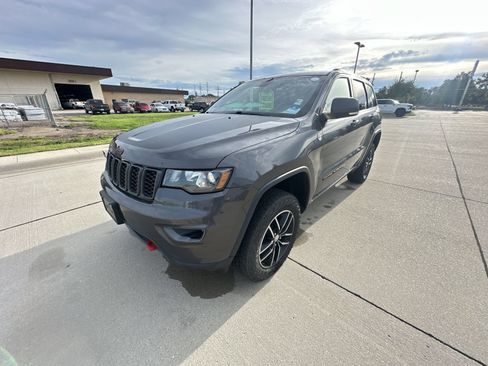 Used 2018 Jeep Grand Cherokee Trailhawk AWD/4WD image 18