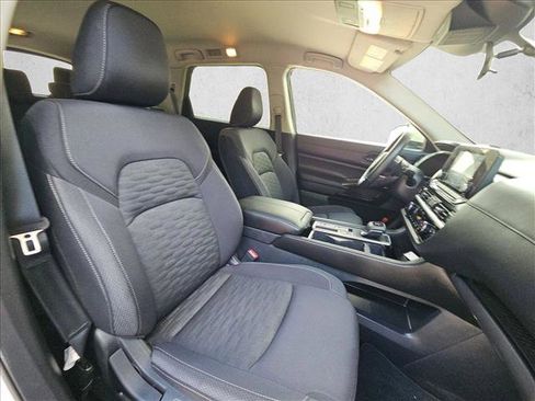Used 2025 Nissan Pathfinder SV FWD image 18
