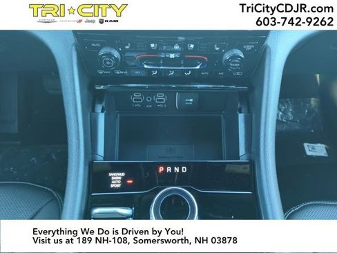 New 2025 Jeep Grand Cherokee Limited image 17