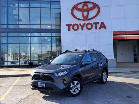 Used 2020 Toyota RAV4 XLE w/ Convenience Package image 1