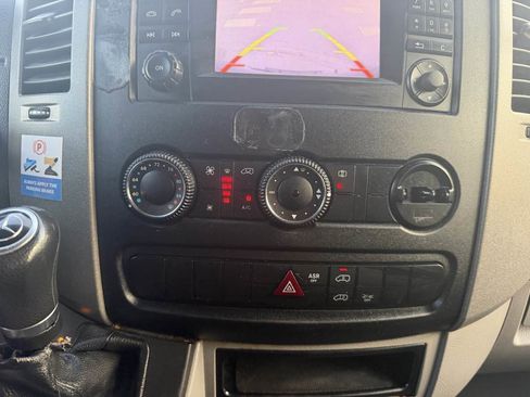 Used 2018 Mercedes-Benz Sprinter 2500 image 42