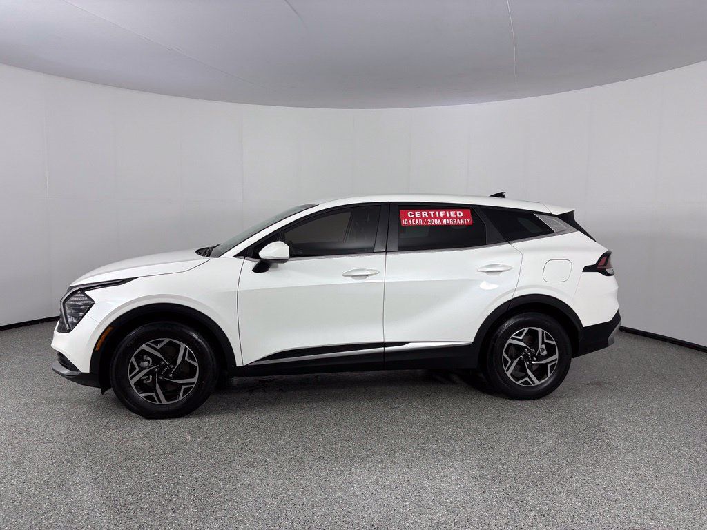 Used 2025 Kia Sportage LX FWD image 4