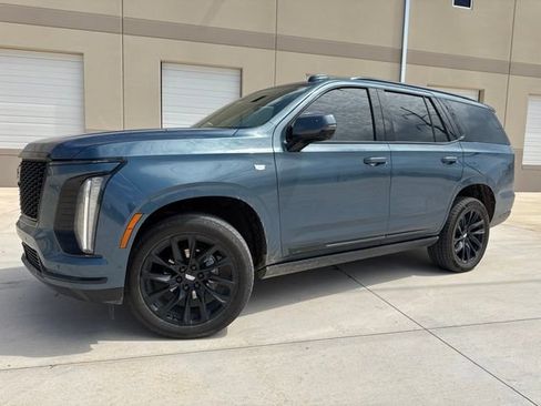 Used 2025 Cadillac Escalade Sport Platinum w/ LPO, Floor Liner Package AWD/4WD image 1