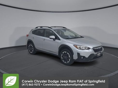 Used 2021 Subaru Crosstrek 2.0i Premium image 3