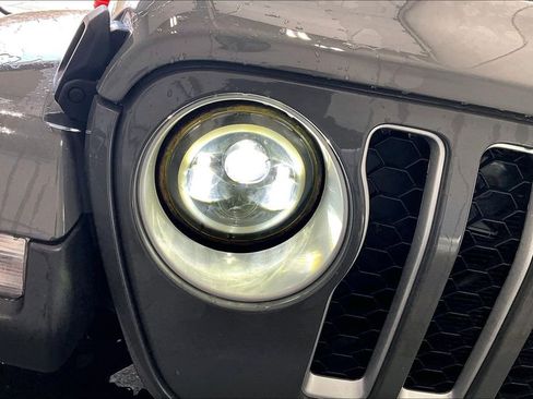 Used 2022 Jeep Gladiator Overland w/ Cold Weather Group AWD/4WD image 29