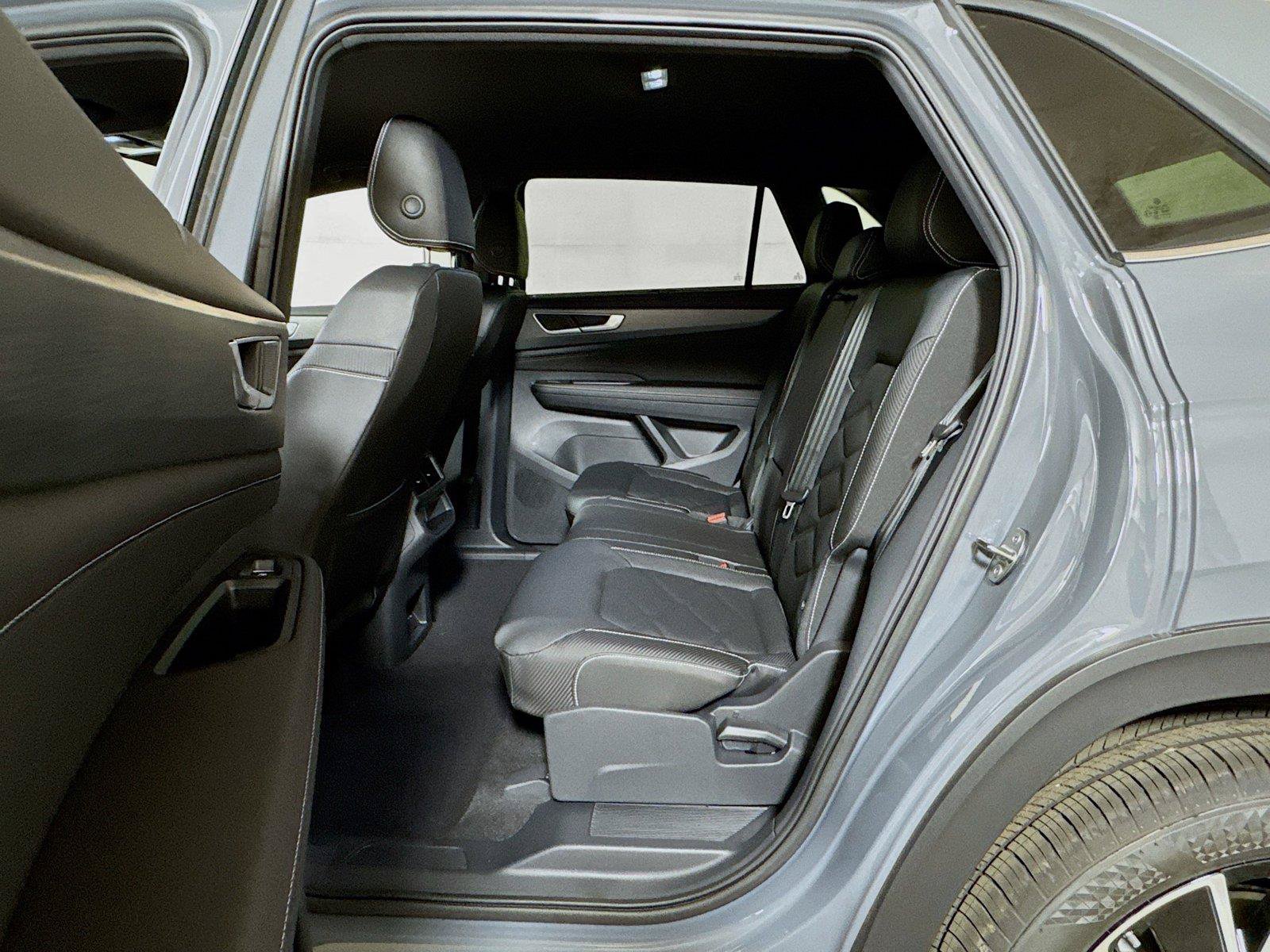 New 2026 Volkswagen Atlas Cross Sport SE FWD image 13