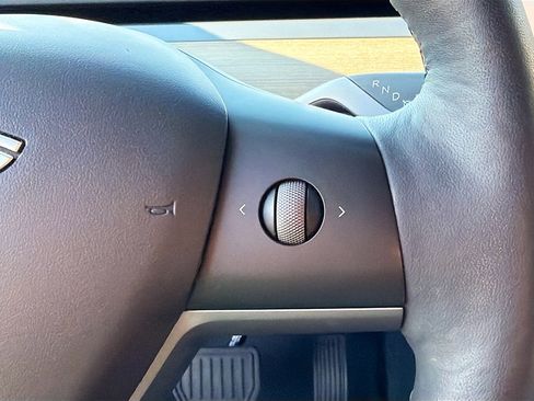 Used 2023 Tesla Model 3 Standard Range image 32