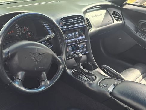 Used 2001 Chevrolet Corvette Coupe w/ Preferred Equipment Group2 image 12