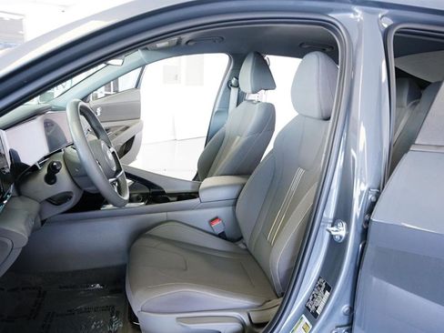 Used 2025 Hyundai Elantra SEL image 14
