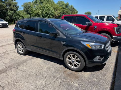 Used 2018 Ford Escape SE w/ SE SYNC Package FWD image 2
