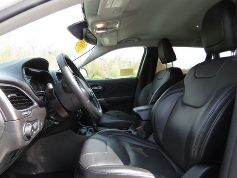 Used 2019 Jeep Cherokee Limited AWD/4WD image 10