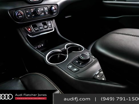 Used 2021 GMC Terrain SLT w/ Elevation Edition image 5