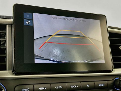 Used 2024 Hyundai Venue SEL FWD image 13