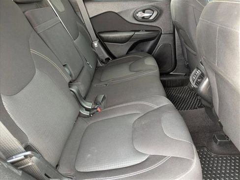 Used 2017 Jeep Cherokee Latitude w/ Cold Weather Group image 19