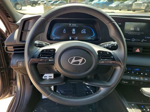 Used 2025 Hyundai Elantra Sport FWD image 18
