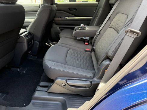 Used 2025 Nissan Pathfinder SV AWD/4WD image 9
