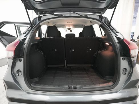 Used 2022 Nissan Kicks S image 10