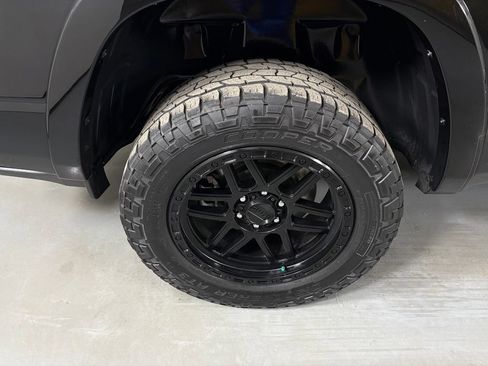 Used 2020 RAM 1500 Limited w/ Black Appearance Package AWD/4WD image 11