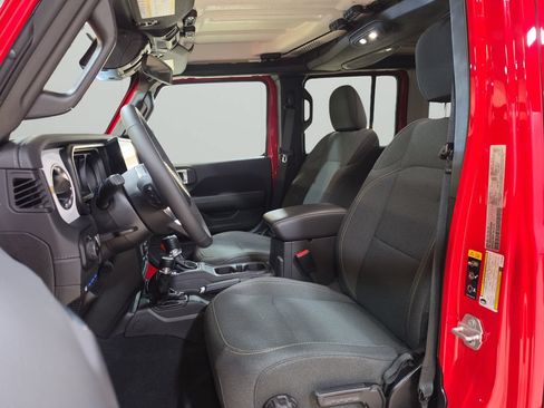 Certified 2025 Jeep Wrangler Unlimited Sahara AWD/4WD image 11