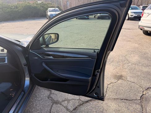 Used 2017 BMW 530i xDrive w/ Premium Package image 29