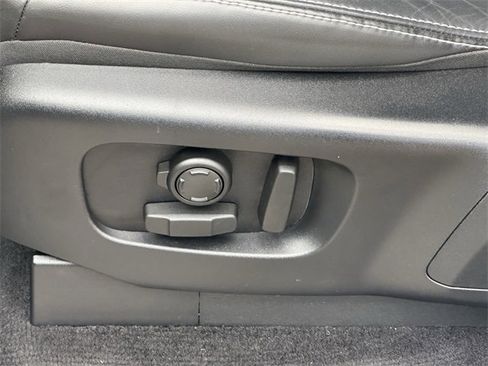 Used 2023 Land Rover Discovery Metropolitan Edition image 24