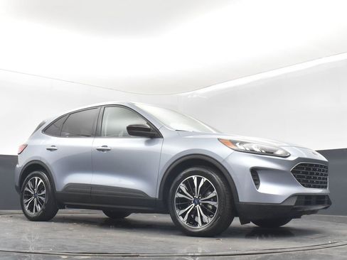 Used 2022 Ford Escape SE w/ SE Sport Appearance Package image 17