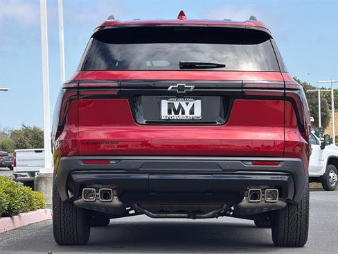 New 2026 Chevrolet Traverse LT w/ Midnight/Sport Edition FWD image 5