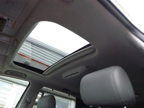 Used 2014 Toyota Sequoia Platinum image 21