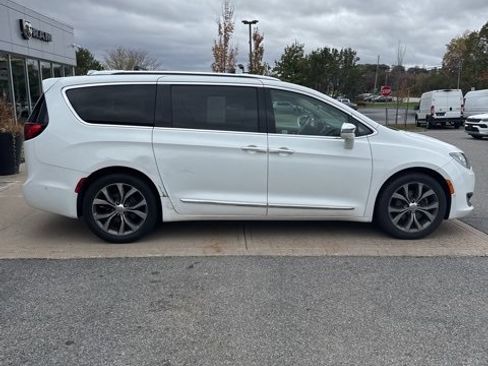 Certified 2018 Chrysler Pacifica Limited w/ Advanced Safetytec Group image 8