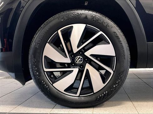 Used 2025 Volkswagen Atlas SEL AWD/4WD image 7