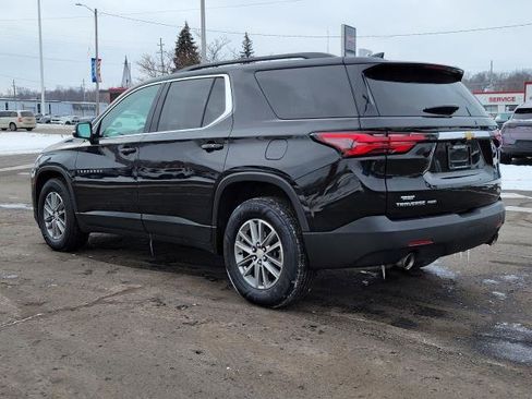 Used 2023 Chevrolet Traverse LT image 3