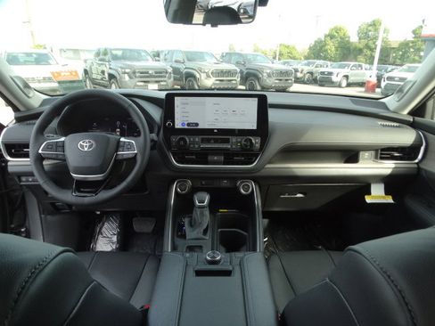New 2026 Toyota Grand Highlander Platinum image 15