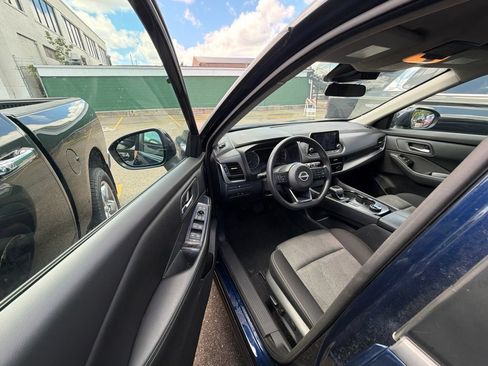 Used 2024 Nissan Rogue SV AWD/4WD image 9