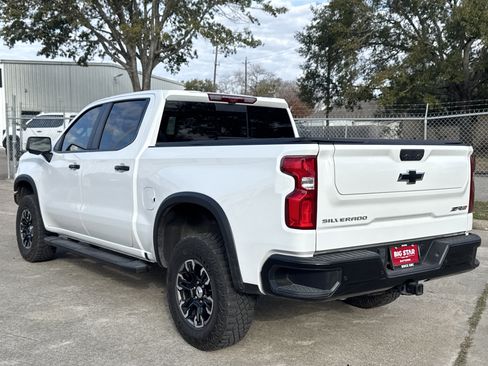 Used 2024 Chevrolet Silverado 1500 ZR2 w/ Technology Package image 11