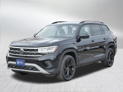 Used 2023 Volkswagen Atlas SE w/ Black Wheel Package AWD/4WD image 3