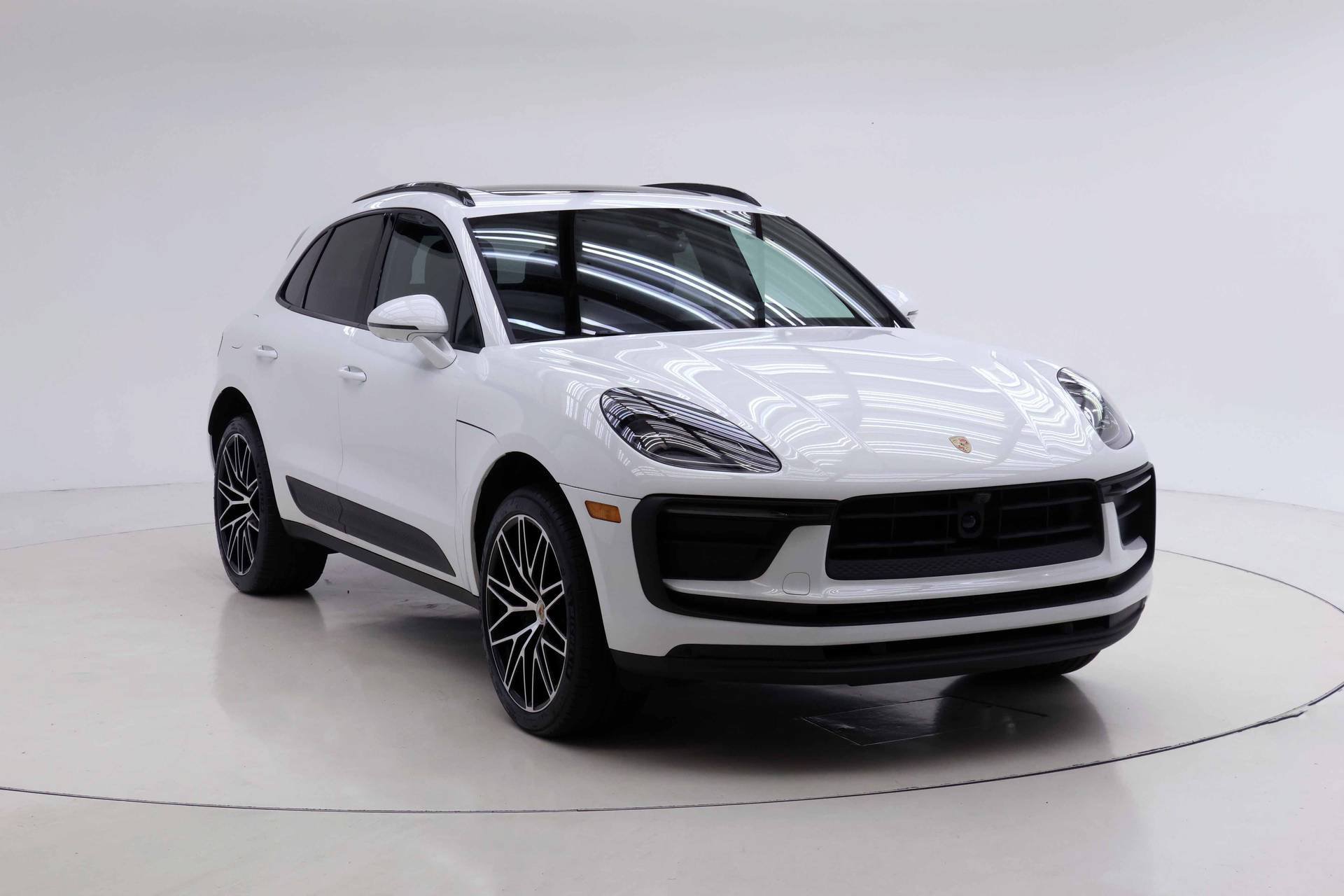 Used 2026 Porsche Macan AWD/4WD image 9