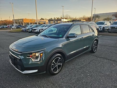 Used 2025 Kia Niro EX image 2