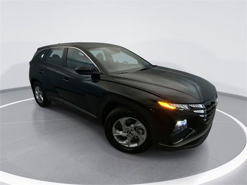Used 2024 Hyundai Tucson SE image 1