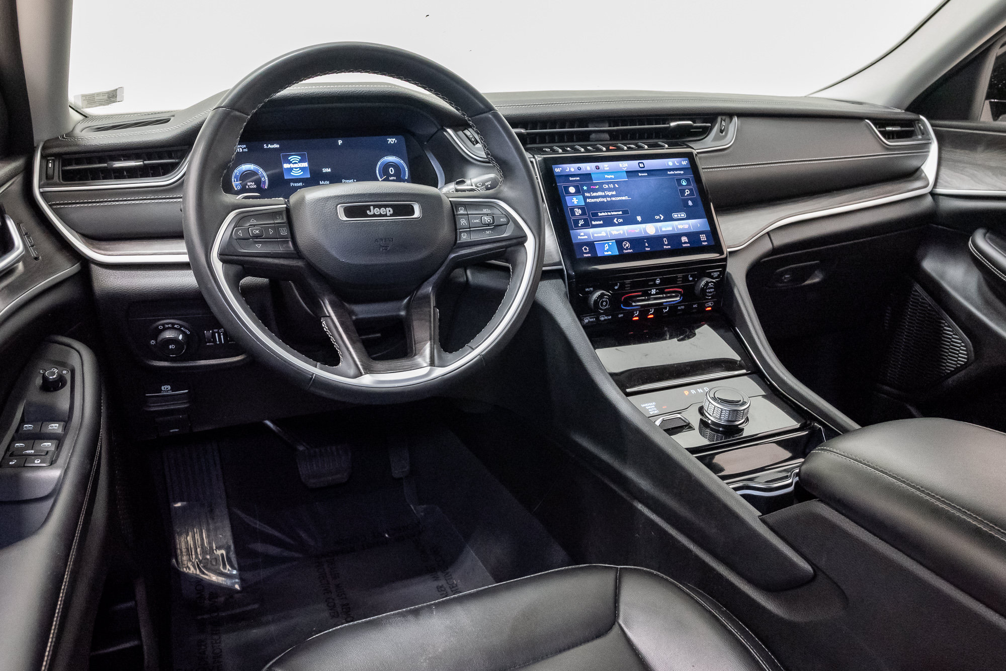 Used 2023 Jeep Grand Cherokee L Limited AWD/4WD image 9