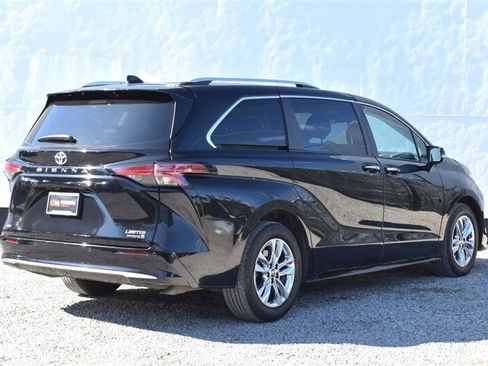 Used 2024 Toyota Sienna Limited AWD/4WD image 5