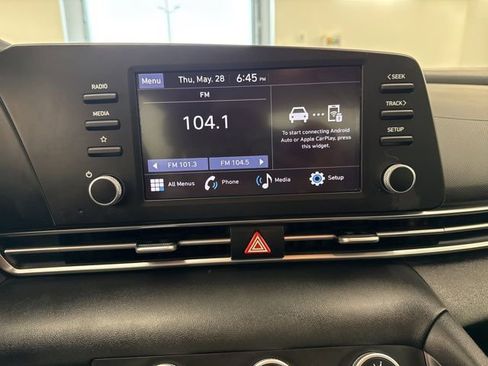 Used 2025 Hyundai Elantra SE FWD image 27